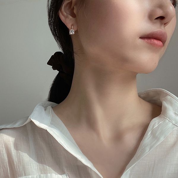 super sparkling stud zircon ear clip without ear hole female advanced french round face simple commuting painless mosquito incense plate for, Golden;silver
super sparkling stud zircon ear clip without ear hole female advanced french round face simple commuting painless mosquito incense plate for, Golden;silver