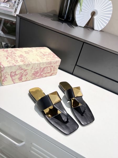 fashion designer sandal womens flip-flops simple youth slippers suitable for spring summer and autumn l beach other places size 35-42 with g, Black
fashion designer sandal womens flip-flops simple youth slippers suitable for spring summer and autumn l beach other places size 35-42 with g, Black