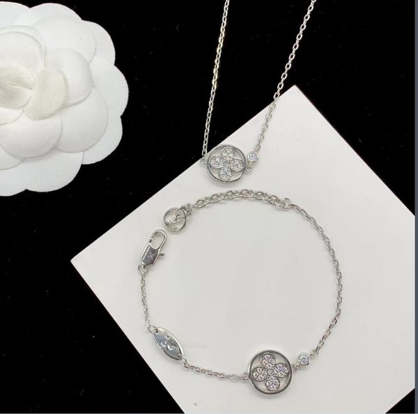 pendant necklaces fashionable luxury jewelry with multiple minimalist letter necklaces, Silver
pendant necklaces fashionable luxury jewelry with multiple minimalist letter necklaces, Silver