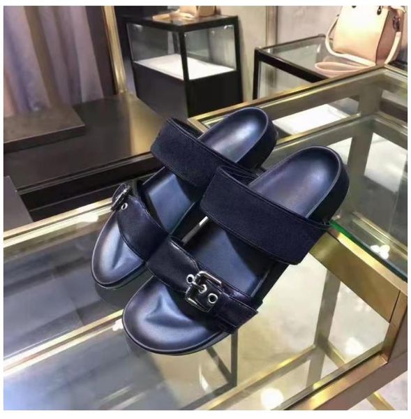 2023classic style designer slippers designer shoes fashion luxurys slides bom dia flat mule 1a3r5m summer shoe buckles women summer 35-46 me, Black
2023classic style designer slippers designer shoes fashion luxurys slides bom dia flat mule 1a3r5m summer shoe buckles women summer 35-46 me, Black