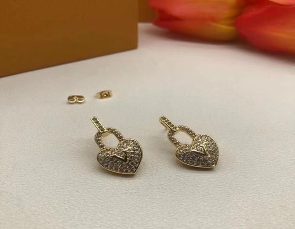 fashion luxurious ear necklace buckle high jewelry designer letter heart shape flower pendant iced out diamond earrings christmas 1743065, Silver
fashion luxurious ear necklace buckle high jewelry designer letter heart shape flower pendant iced out diamond earrings christmas 1743065, Silver