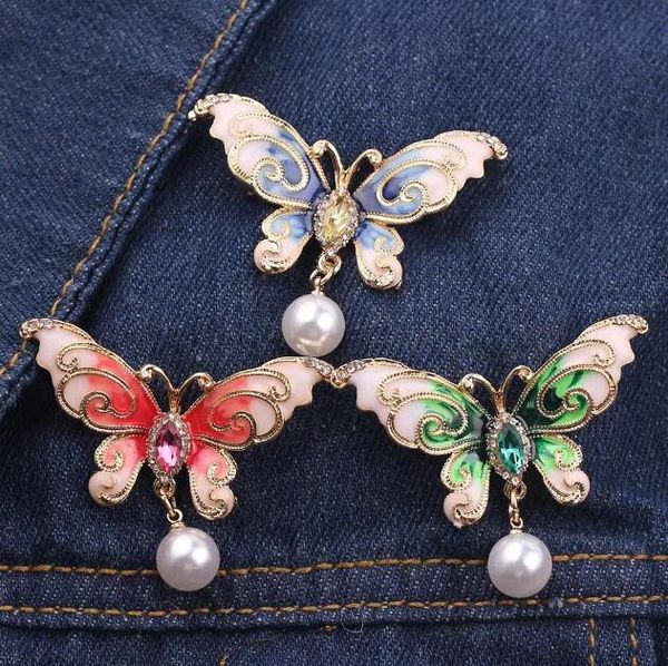 the latest design sense butterfly women's brooches fashion style diamond-set crystal suit pin accessories jewelry, Gray
the latest design sense butterfly women's brooches fashion style diamond-set crystal suit pin accessories jewelry, Gray