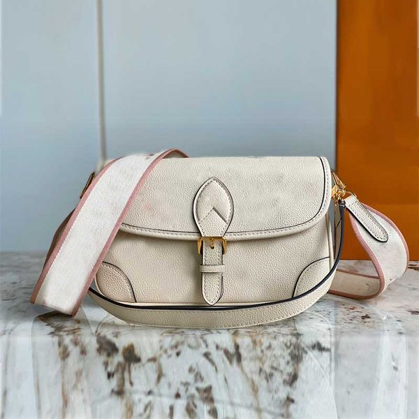 new designer shoulder bag women sac diane handbag pu leather crossbody bag 23ss diane messenger tote with jacquard strap purse m46388 m46386
new designer shoulder bag women sac diane handbag pu leather crossbody bag 23ss diane messenger tote with jacquard strap purse m46388 m46386