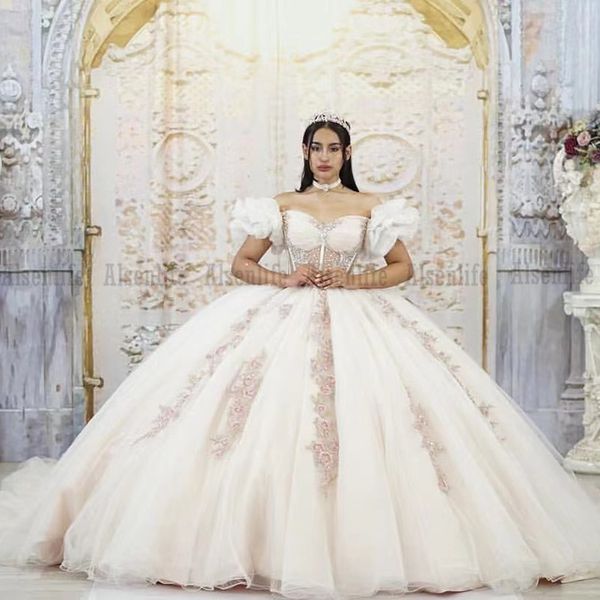 off shoulder white quinceanera dresses appliques lace vestido deputante 15 anos vintage mexican girls birthday party gowns, Blue;red
off shoulder white quinceanera dresses appliques lace vestido deputante 15 anos vintage mexican girls birthday party gowns, Blue;red