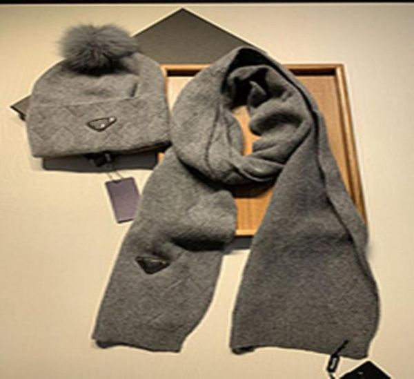 21classic suit hat scarf warm super comfortable fashion men and women general anticounterfeiting label hanging card complete many5918095, Blue;gray
21classic suit hat scarf warm super comfortable fashion men and women general anticounterfeiting label hanging card complete many5918095, Blue;gray