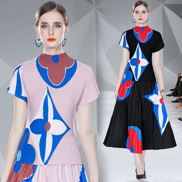 graceful dresses woman sets 2 piece outfits 2023 short sleeve slim fit stylish and print pleated skirt women designer casual set street cut, White
graceful dresses woman sets 2 piece outfits 2023 short sleeve slim fit stylish and print pleated skirt women designer casual set street cut, White