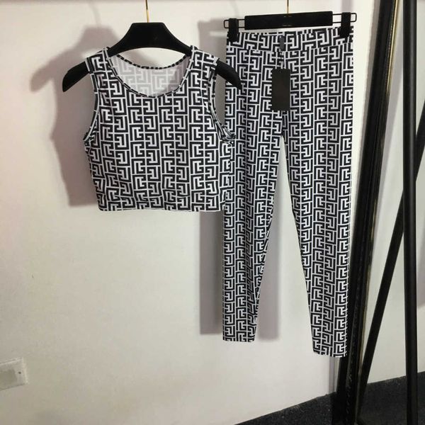 23ss women tracksuit yoga suit womens designer clothing slim-fit sports waistcoat with chest pad stretch leggings set womens clothing, Gray
23ss women tracksuit yoga suit womens designer clothing slim-fit sports waistcoat with chest pad stretch leggings set womens clothing, Gray