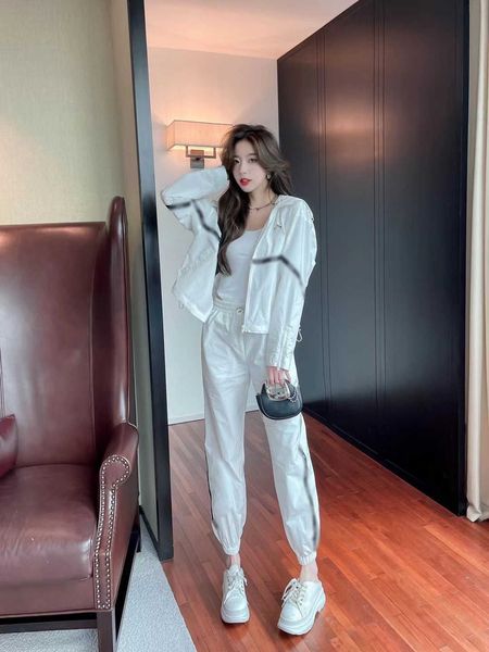23ss women tracksuit womens designer clothing casual suit hooded zipper coat elastic waist cinched foot sweatpants set womens clothing, Gray
23ss women tracksuit womens designer clothing casual suit hooded zipper coat elastic waist cinched foot sweatpants set womens clothing, Gray