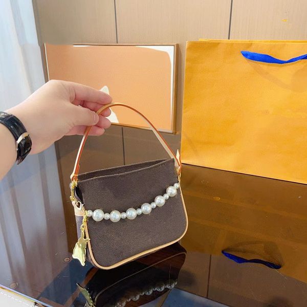 clutch bag designer pearl chain bag women shoulder bag fashion tote handbag flower printed handbag small purse 3colors crossbody bags high q
clutch bag designer pearl chain bag women shoulder bag fashion tote handbag flower printed handbag small purse 3colors crossbody bags high q