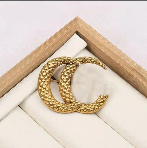 retro gold plated brand letter brooch designer brooches pins for women charm wedding gift jewelry accessorie, Gray
retro gold plated brand letter brooch designer brooches pins for women charm wedding gift jewelry accessorie, Gray