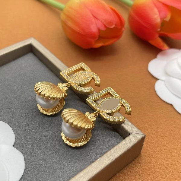pearl and diamond earrings full of drill letter shell pearl pendant designer earrings, Golden
pearl and diamond earrings full of drill letter shell pearl pendant designer earrings, Golden