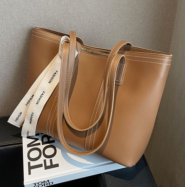 fashion handbag pu tote bag outdoor leisure large capacity design women's bag
fashion handbag pu tote bag outdoor leisure large capacity design women's bag