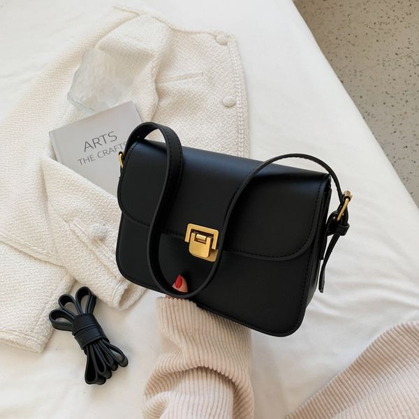 fashion bag outdoor shoulder bag solid metal buckle design underarm handbag
fashion bag outdoor shoulder bag solid metal buckle design underarm handbag