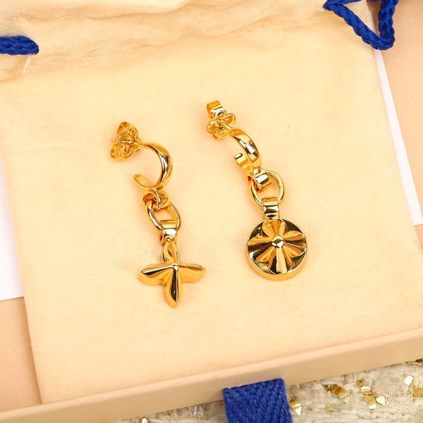 fashion new designer asymmetrical stud luxury gold floral alphabet earrings gorgeous exquisite gift women's party no box, Golden;silver
fashion new designer asymmetrical stud luxury gold floral alphabet earrings gorgeous exquisite gift women's party no box, Golden;silver