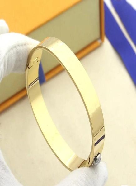 fashion womens cuff bracelets designer style letter pattern trend handcuffed bracelet temperament with 134576, White
fashion womens cuff bracelets designer style letter pattern trend handcuffed bracelet temperament with 134576, White