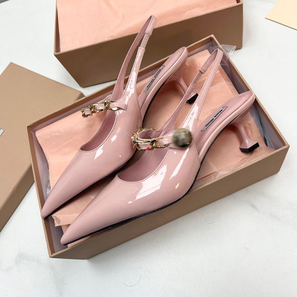 2023 fashion women luxury dress shoes designer high heels patent leather gold tone triple black nuede red womens lady sandals party wedding
2023 fashion women luxury dress shoes designer high heels patent leather gold tone triple black nuede red womens lady sandals party wedding