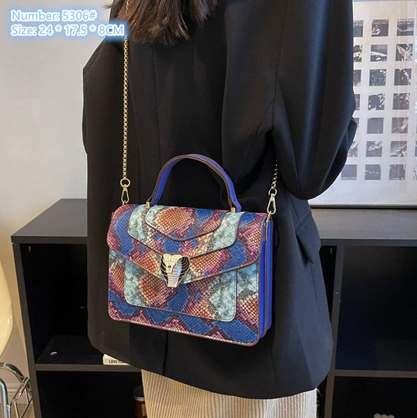 factory wholesale ladies shoulder bags 6 colors this year's popular snake handbag street color leather mobile phone bag elegant embosse
factory wholesale ladies shoulder bags 6 colors this year's popular snake handbag street color leather mobile phone bag elegant embosse
