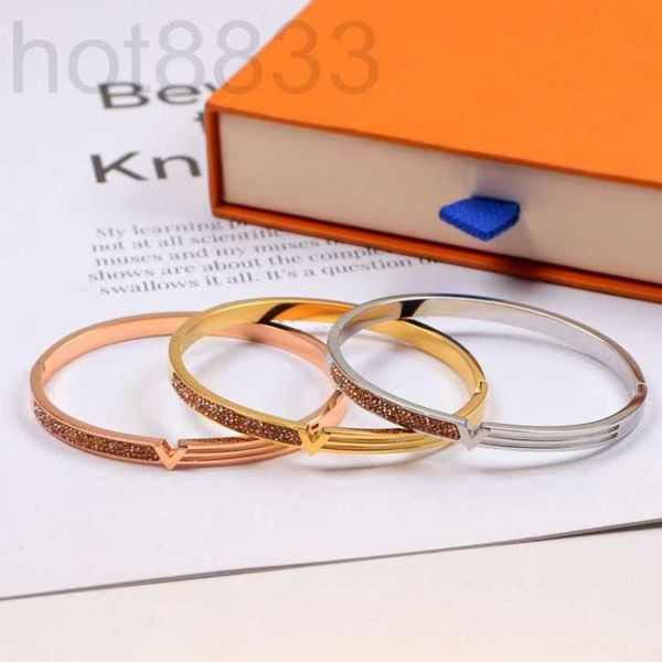 fashion brand designer bangle bracelet luxury full diamond women titanium steel 18k gold bracelets non-fading couple jewelry, Black
fashion brand designer bangle bracelet luxury full diamond women titanium steel 18k gold bracelets non-fading couple jewelry, Black