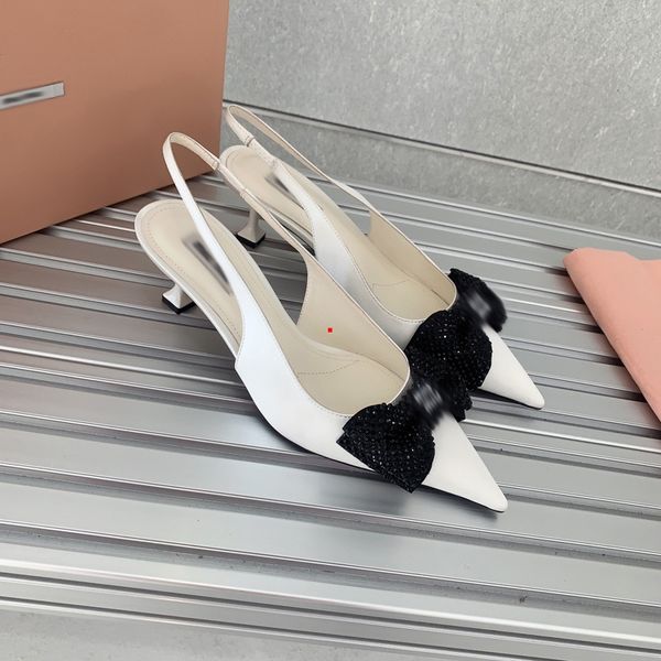 2023 fashion women luxury dress shoes designer high heels patent leather gold tone triple black nuede red womens lady sandals party wedding
2023 fashion women luxury dress shoes designer high heels patent leather gold tone triple black nuede red womens lady sandals party wedding