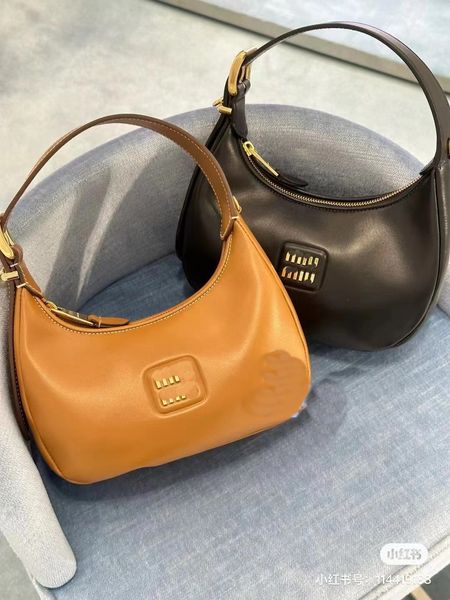 WIUWIU hobo underarm bag 10A designer bag for women original genuine leather crossbody bag shoulder bag Halloween travel bag wallet shopping bag calfskin material
WIUWIU hobo underarm bag 10A designer bag for women original genuine leather crossbody bag shoulder bag Halloween travel bag wallet shopping bag calfskin material