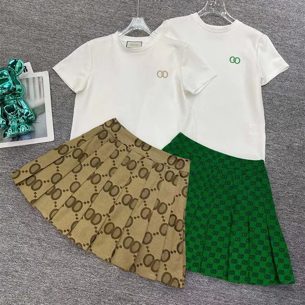 lady's summer shorts set womens two piece outfits summer fashion letter stripe crop short sleeve t-shirt skirt suit, White
lady's summer shorts set womens two piece outfits summer fashion letter stripe crop short sleeve t-shirt skirt suit, White