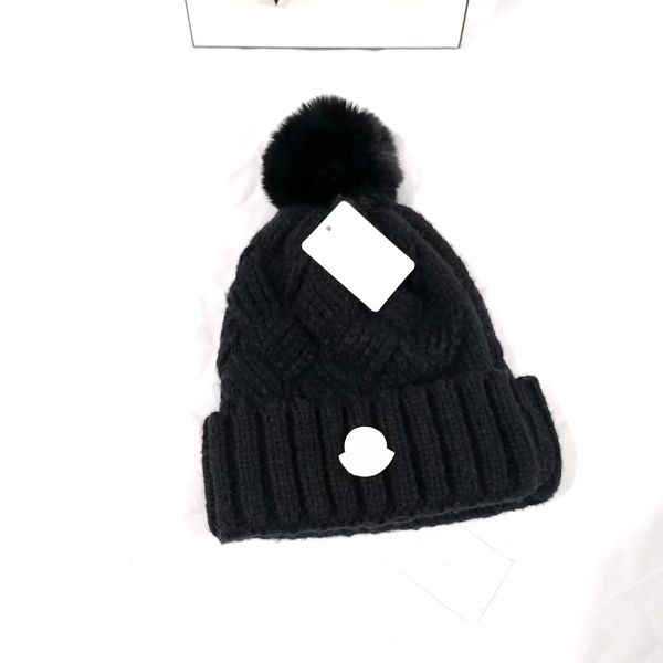 women Winter Luxury designer knitted hat Classic fashion warm men Chunky knitted cap exquisite trend versatile Men's casual Stretch Wool Hats
women Winter Luxury designer knitted hat Classic fashion warm men Chunky knitted cap exquisite trend versatile Men's casual Stretch Wool Hats