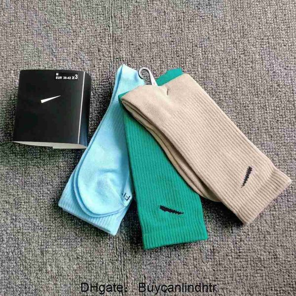 fashion brand mens cotton socks classic black white women men breathable mixing football basketball sports ankle sock winter for male sockes
fashion brand mens cotton socks classic black white women men breathable mixing football basketball sports ankle sock winter for male sockes