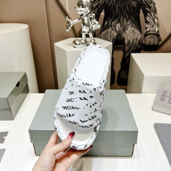 classic black white rubber slides men's slippers designer womens sandals platform mule logo shoes letters knit flip flops luxury flats
classic black white rubber slides men's slippers designer womens sandals platform mule logo shoes letters knit flip flops luxury flats