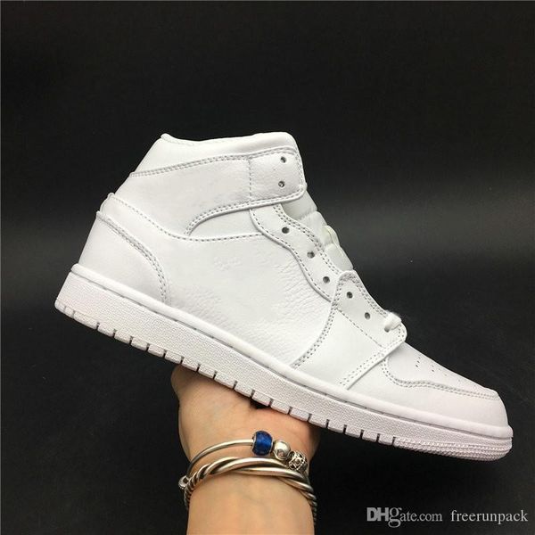 2023 basketball shoes special edition jumpman 1 mid white pure platinum man fresh triple white i fashion sport sneakers good quality
2023 basketball shoes special edition jumpman 1 mid white pure platinum man fresh triple white i fashion sport sneakers good quality