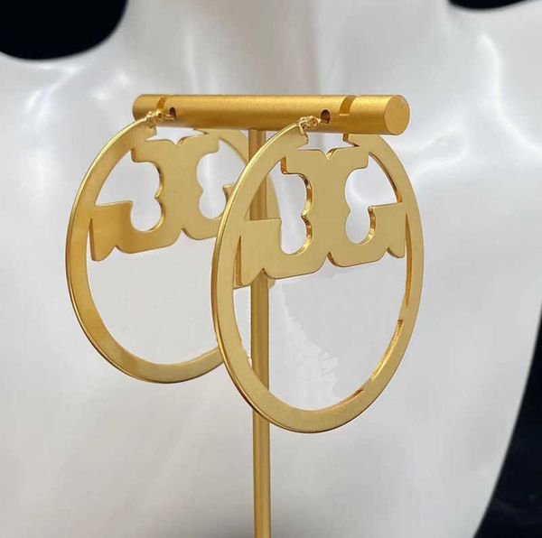 new women hoop earrings designer jewelry womens earring street fashion gold round ear studs accessories for ladies d2210203f, Golden;silver
new women hoop earrings designer jewelry womens earring street fashion gold round ear studs accessories for ladies d2210203f, Golden;silver
