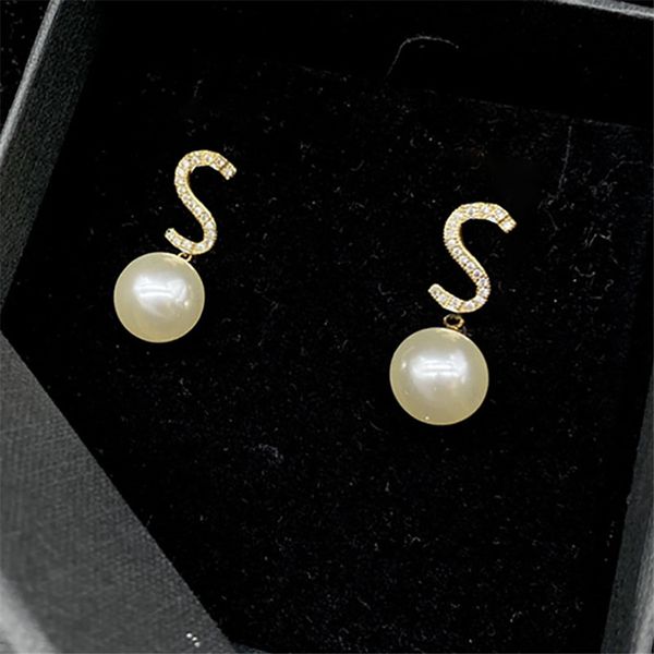 luxury pearl stud earrings women diamond earrings fashion designer gold letter studs for ladies with box, Golden;silver
luxury pearl stud earrings women diamond earrings fashion designer gold letter studs for ladies with box, Golden;silver