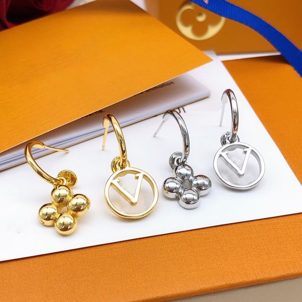 2023 fashion new designer asymmetrical stud luxury gold silver floral alphabet earrings unique delicate gift for women's party no box, Golden;silver
2023 fashion new designer asymmetrical stud luxury gold silver floral alphabet earrings unique delicate gift for women's party no box, Golden;silver