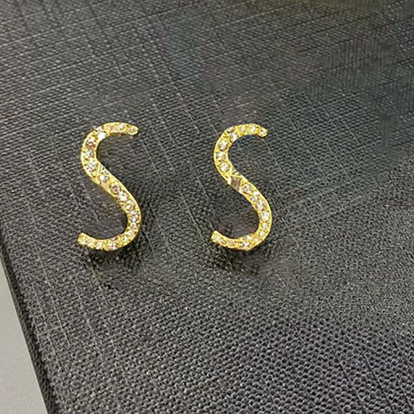 shining diamond earrings brand letter studs earrings womens luxury jewelry earring anniversary gift with box, Golden;silver
shining diamond earrings brand letter studs earrings womens luxury jewelry earring anniversary gift with box, Golden;silver
