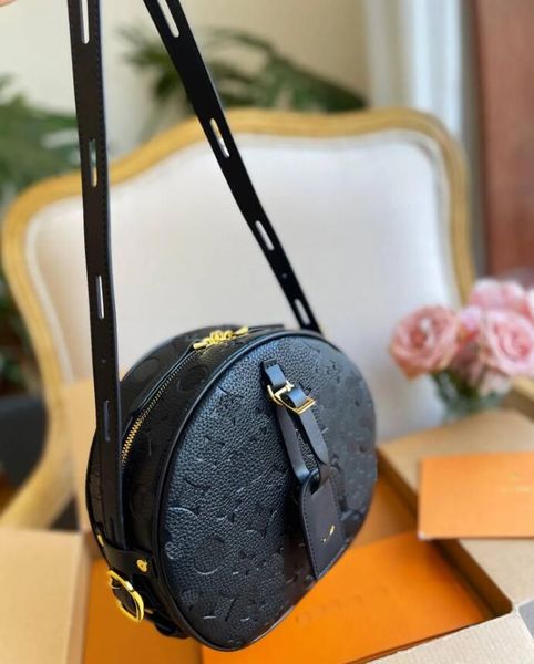 shoulder bags boite monograms luxuries designers embossing fashion luxury bag handbag chapeau crossbody clutches lady circular pack sacoche
shoulder bags boite monograms luxuries designers embossing fashion luxury bag handbag chapeau crossbody clutches lady circular pack sacoche