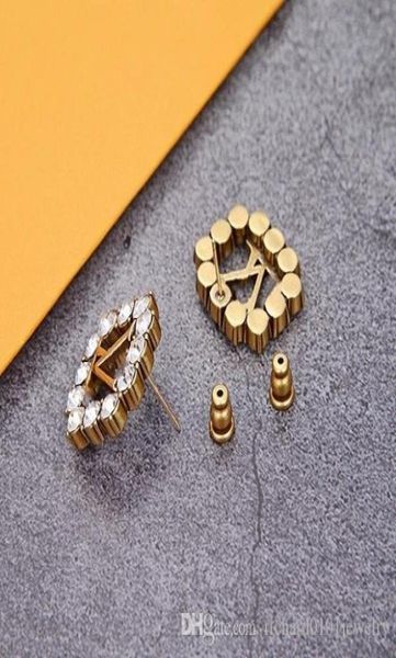 luxury designer jewelry women earring diamond stud with letter copper gold plated elegant charm earrings fashion jewelry 9114233, Golden
luxury designer jewelry women earring diamond stud with letter copper gold plated elegant charm earrings fashion jewelry 9114233, Golden