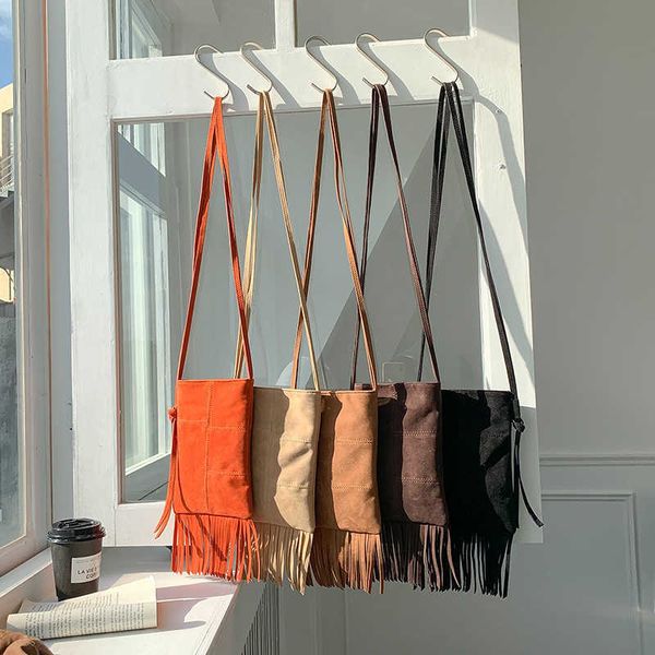 vintage tassel crossbody bag for women luxury faux suede shoulder bags retro small phone purses messeneger bag 2022 230412
vintage tassel crossbody bag for women luxury faux suede shoulder bags retro small phone purses messeneger bag 2022 230412