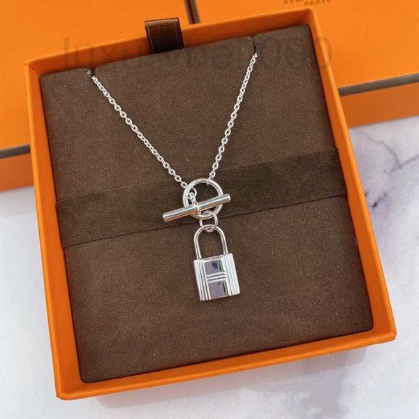 fashion designer necklaces for women s925 sterling silver lock ot style solid foot silver choker jewelry accessories
fashion designer necklaces for women s925 sterling silver lock ot style solid foot silver choker jewelry accessories
