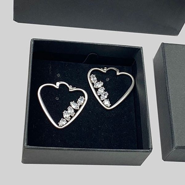 luxury diamond stud earrings simple love style women ear studs set designer jewelry earrings valentine day gift style nice, Golden;silver
luxury diamond stud earrings simple love style women ear studs set designer jewelry earrings valentine day gift style nice, Golden;silver