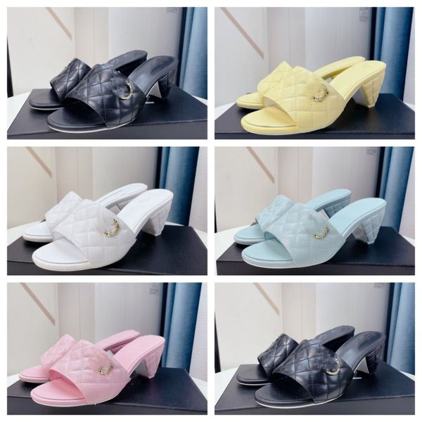 2023 womens wedge slippers interlocking c cone heels slipper height 6cm black white pink sandals designer quilted texture slides flip flops
2023 womens wedge slippers interlocking c cone heels slipper height 6cm black white pink sandals designer quilted texture slides flip flops