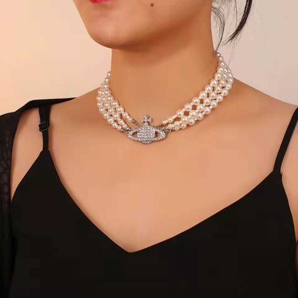 the new 2023 queen mother vivian in the west is the same three layer pearl full diamond saturn necklace fashion chain, Silver
the new 2023 queen mother vivian in the west is the same three layer pearl full diamond saturn necklace fashion chain, Silver