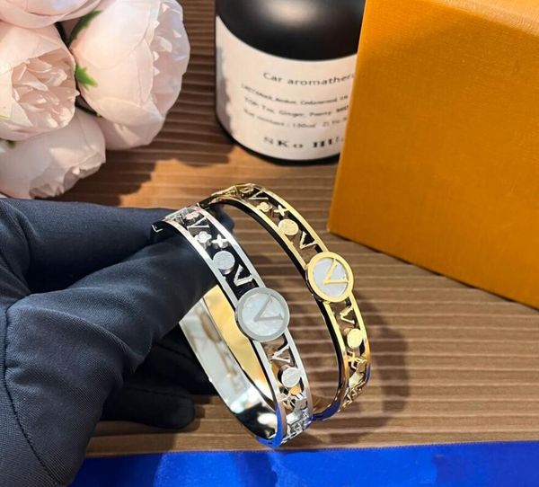 fashion designer 18k gold plated bracelet luxury high end brand letter printing silver plating chain bracelets men women jewelry party acces, Black
fashion designer 18k gold plated bracelet luxury high end brand letter printing silver plating chain bracelets men women jewelry party acces, Black
