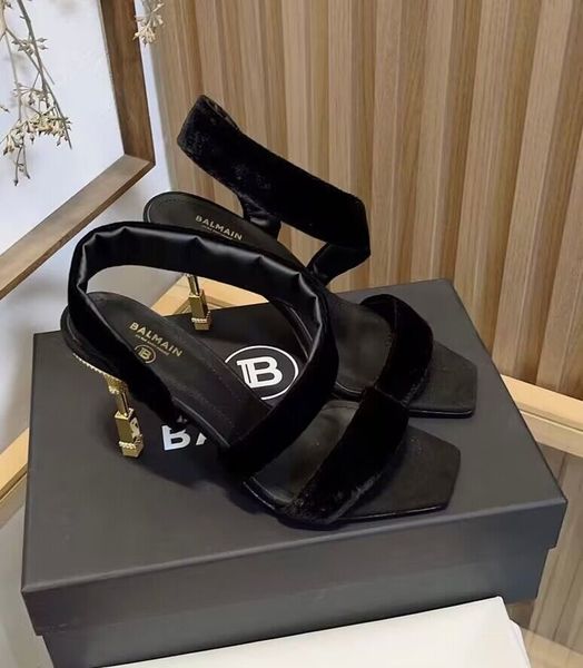 luxury 23s/s brand suede moneta sandals shoes gold sculpted heel black velvet strapy party wedding walking eu35-40
luxury 23s/s brand suede moneta sandals shoes gold sculpted heel black velvet strapy party wedding walking eu35-40