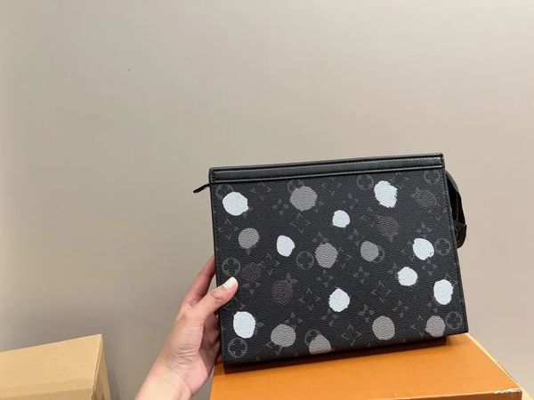 designers bag clutch bags yayoi kusama men and women luxurys handbags 2023 lady classic large capacity brown purses business pouch , underar
designers bag clutch bags yayoi kusama men and women luxurys handbags 2023 lady classic large capacity brown purses business pouch , underar