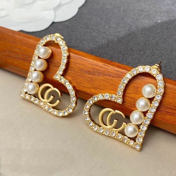 classic style g-letter designer stud earrings heart pearl brand earring for women charm wedding gifts jewelry accessory high quality, Golden;silver
classic style g-letter designer stud earrings heart pearl brand earring for women charm wedding gifts jewelry accessory high quality, Golden;silver