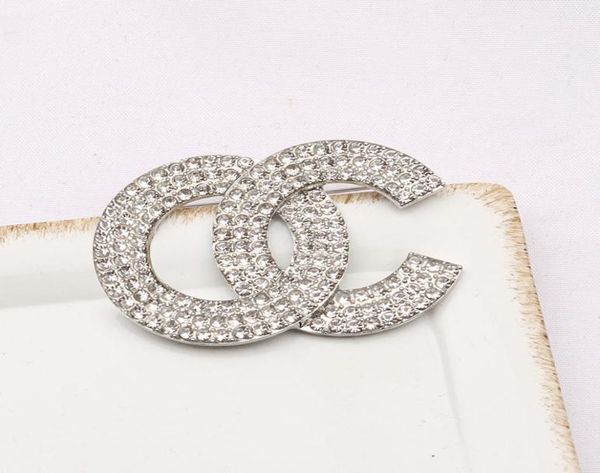 luxury women designer brand letter brooches 18k gold plated inlay crystal rhinestone jewelry brooch charm pearl pin marry wedding 1059068, Gray
luxury women designer brand letter brooches 18k gold plated inlay crystal rhinestone jewelry brooch charm pearl pin marry wedding 1059068, Gray