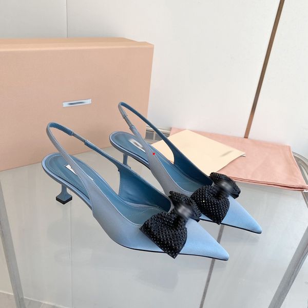 2023 fashion women luxury dress shoes designer high heels patent leather gold tone triple black nuede red womens lady sandals party wedding
2023 fashion women luxury dress shoes designer high heels patent leather gold tone triple black nuede red womens lady sandals party wedding