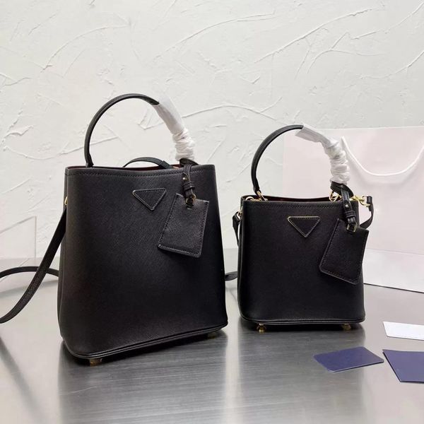 luxurys designers shoulder bags woman fashion classic handbags limited edition lady handbag high capacity travel shopping bag practical good, Black;red
luxurys designers shoulder bags woman fashion classic handbags limited edition lady handbag high capacity travel shopping bag practical good, Black;red