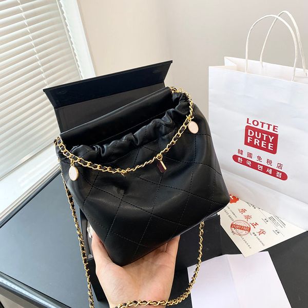 2023 luxury classic designer bag folding gift box handbags famale metal designer bag black clamshell chain bags cross body gem kofuku pouch
2023 luxury classic designer bag folding gift box handbags famale metal designer bag black clamshell chain bags cross body gem kofuku pouch
