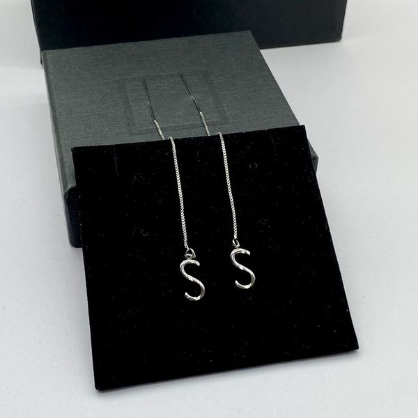 metal letter stud earrings womens pendant earrings design silver chain studs simple fashion jewelry with box, Golden;silver
metal letter stud earrings womens pendant earrings design silver chain studs simple fashion jewelry with box, Golden;silver