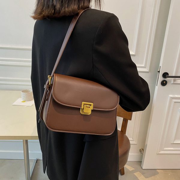 simple shoulder bag, outdoor versatile women's bag, solid color pu fashionable handbag
simple shoulder bag, outdoor versatile women's bag, solid color pu fashionable handbag